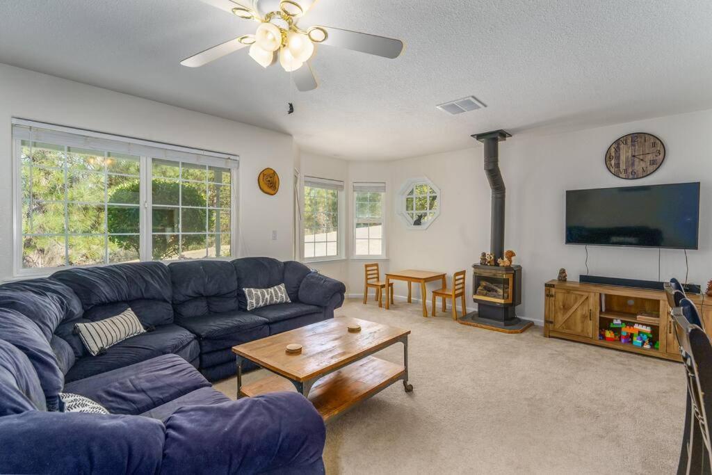 Acorn House - Charming House In Green Heaven With Pool Table With Lovely Backyard Oakhurst Esterno foto