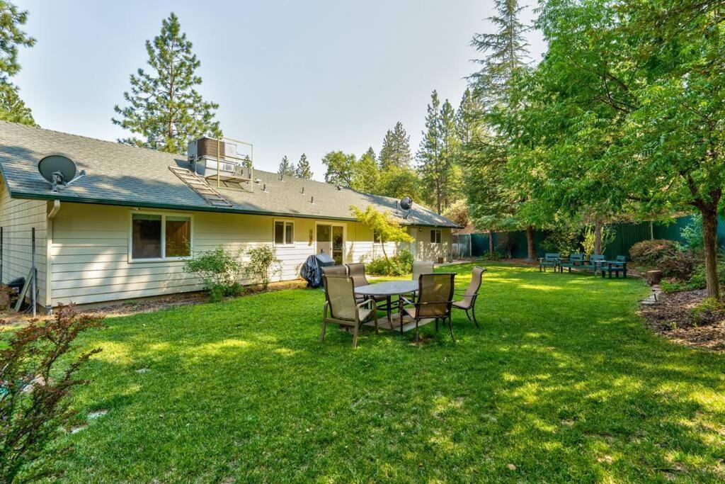 Acorn House - Charming House In Green Heaven With Pool Table With Lovely Backyard Oakhurst Esterno foto