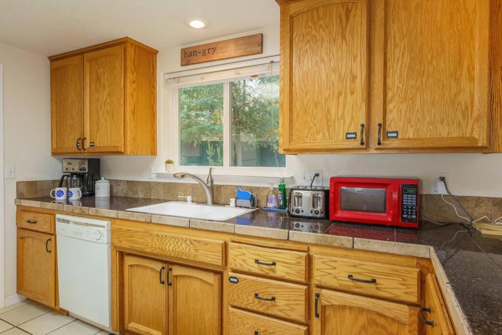 Acorn House - Charming House In Green Heaven With Pool Table With Lovely Backyard Oakhurst Esterno foto